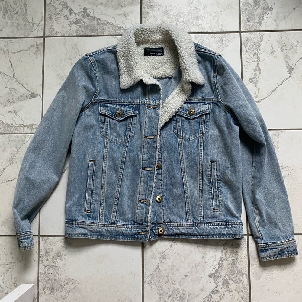 Jean Jacket with Fleece Detailing • M